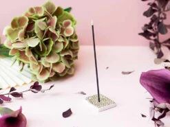 Karin Arbre Sacré Santal 40 Batonnets - Encens Naturel pour Méditation et Relaxation -CHIN MUDRA Soldes karin arbre sacre santal 1669304261637f8fc512116