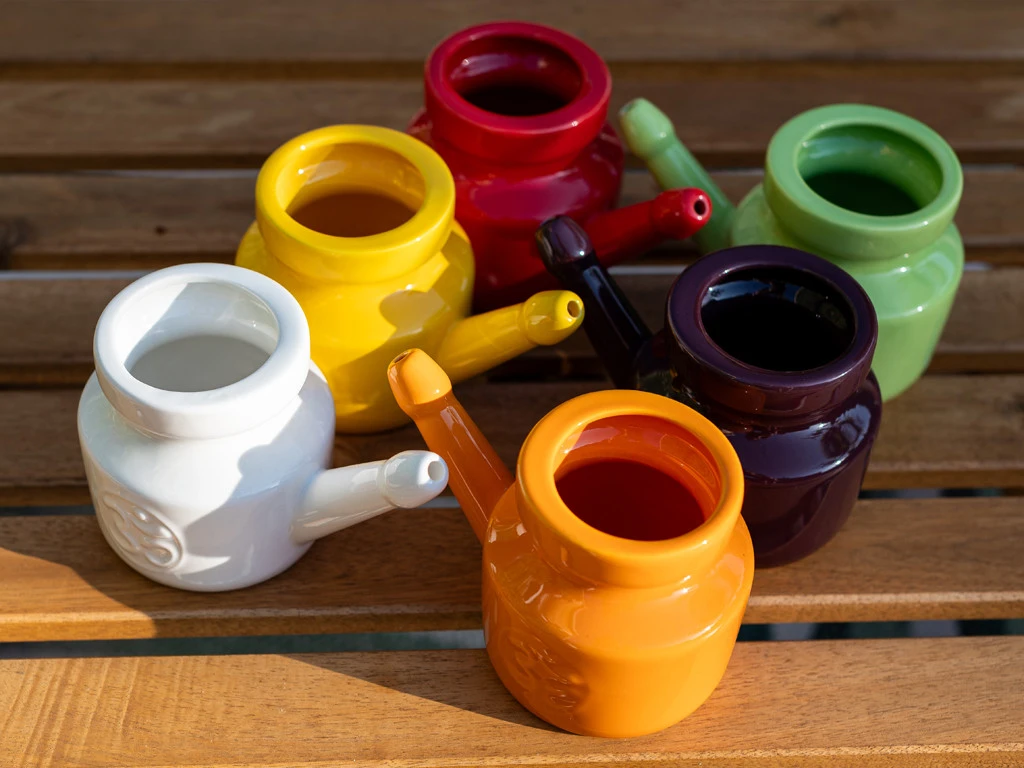 Lota Om en Porcelaine Émaillée 400ml Vert Amande - Neti Pot pour Bien-être Nasal 3 Lota Om en Porcelaine Émaillée 400ml Vert Amande - Neti Pot pour Bien-être Nasal – Image 3