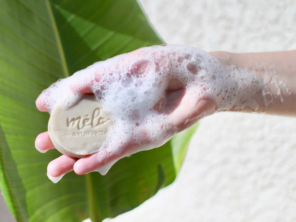 Shampoing Solide Cheveux Colorés - Soin Ayurvédique Naturel | Bien-être & Beauté 2 Shampoing Solide Cheveux Colorés - Soin Ayurvédique Naturel | Bien-être & Beauté – Image 2