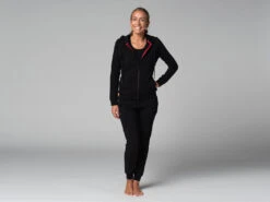 Sweat Capuche Femme Bio Noir XS - Vêtements de Yoga en Coton Écologique -CHIN MUDRA Soldes sweat capuche femme bio 16358431526180fc50c2fd4