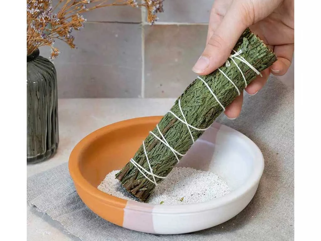 Tresse De Cèdre 15cm - Encens Naturel pour Méditation et Relaxation 2 Tresse De Cèdre 15cm - Encens Naturel pour Méditation et Relaxation – Image 2