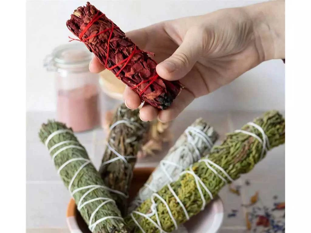 Tresse De Cèdre 15cm - Encens Naturel pour Méditation et Relaxation 3 Tresse De Cèdre 15cm - Encens Naturel pour Méditation et Relaxation – Image 3